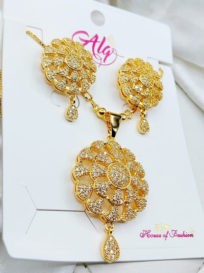 beauty of elegance with our stunning China gold-plated locket set!