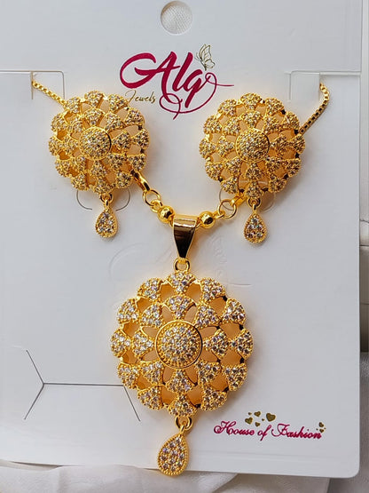 beauty of elegance with our stunning China gold-plated locket set!