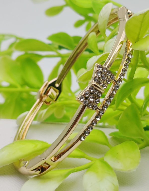 Adjustable Crystal Leaf Bracelet – Imported Golden Bracelets -| Best Quality Artificial