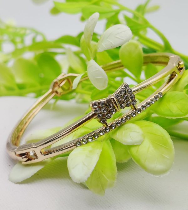 Adjustable Crystal Leaf Bracelet – Imported Golden Bracelets -| Best Quality Artificial